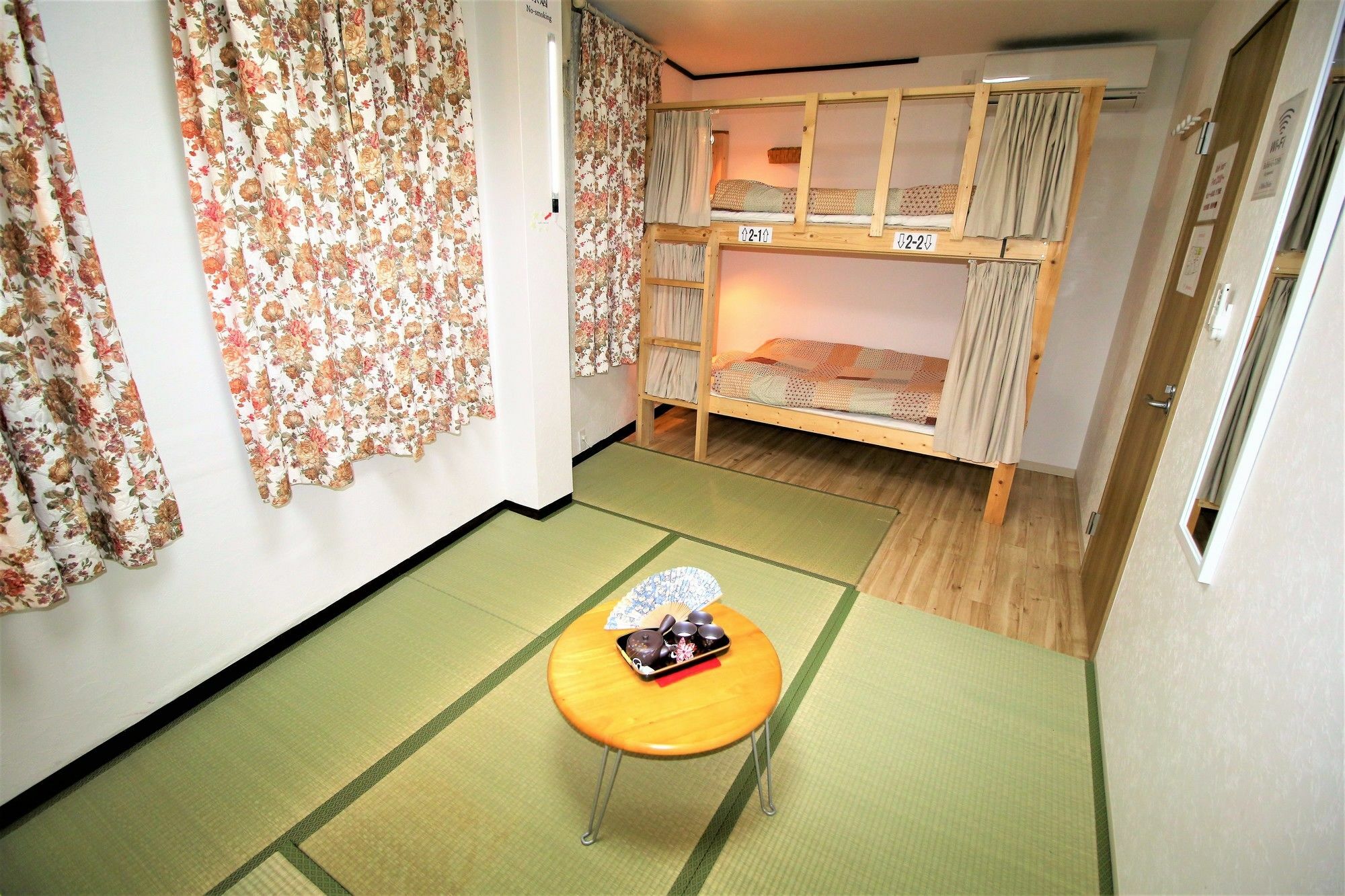 Banana Hammock Hotel Osaka Buitenkant foto
