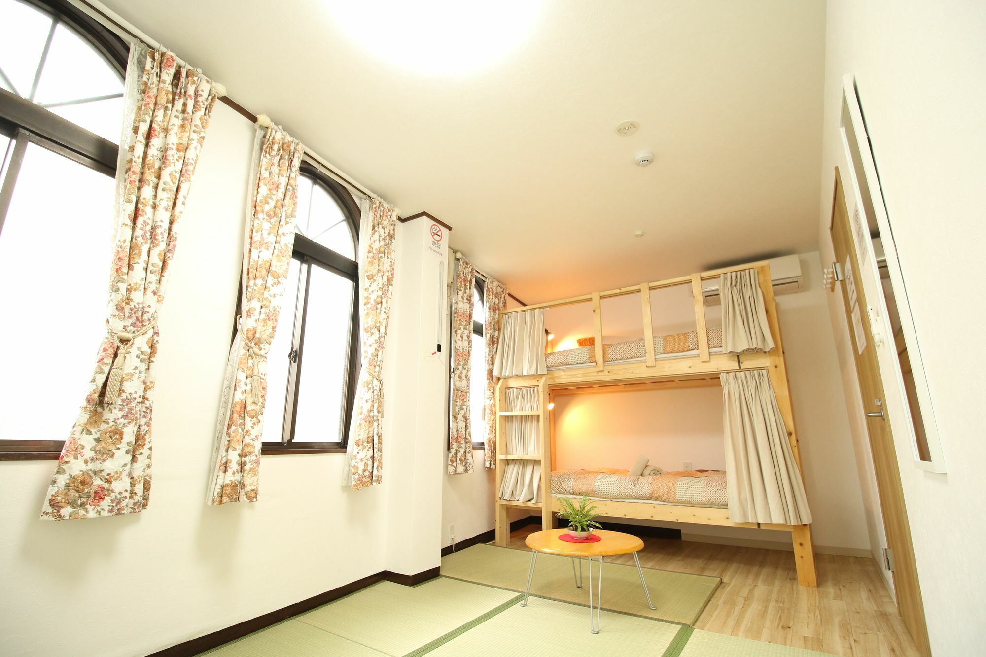 Banana Hammock Hotel Osaka Buitenkant foto