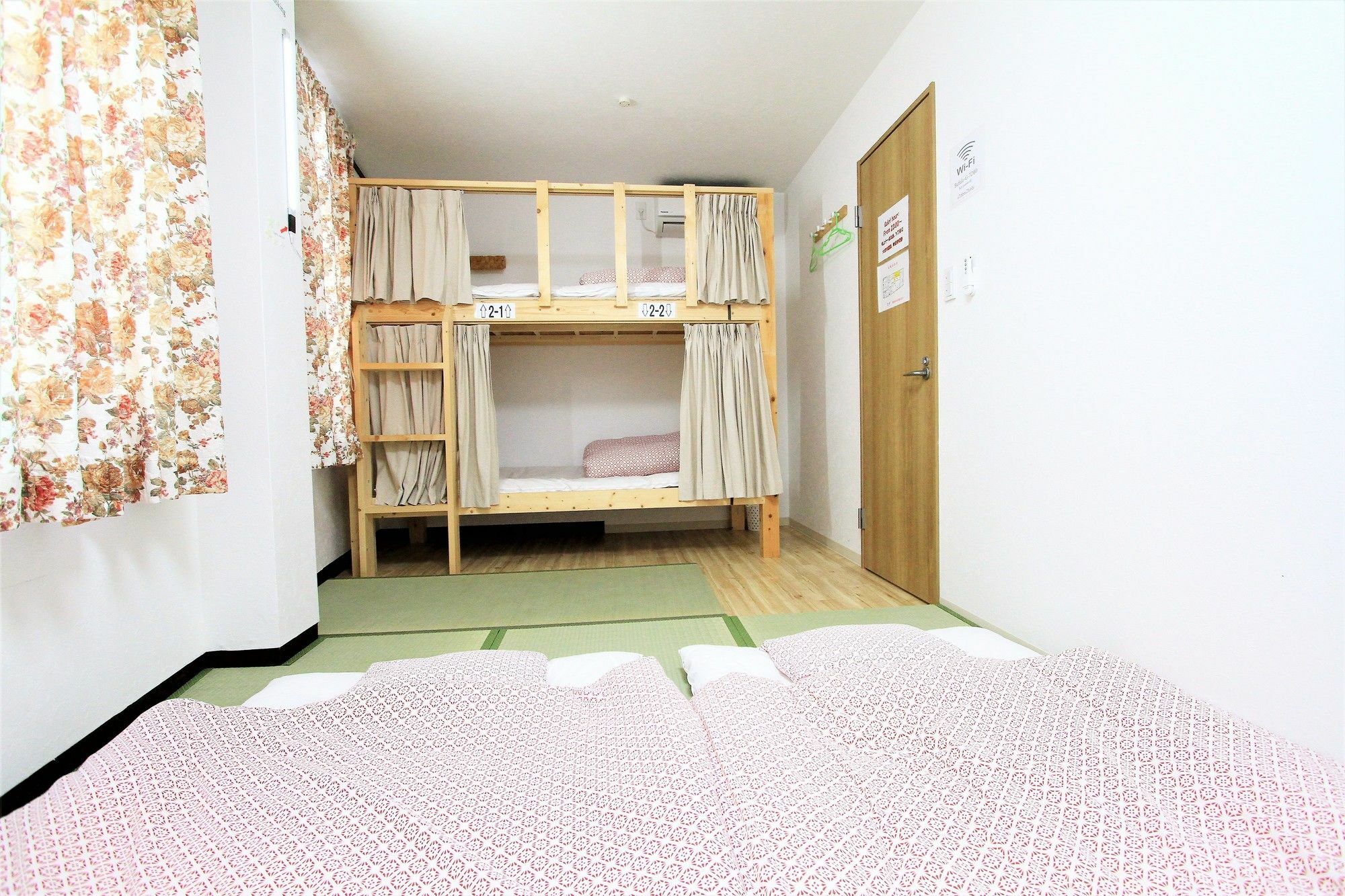 Banana Hammock Hotel Osaka Buitenkant foto